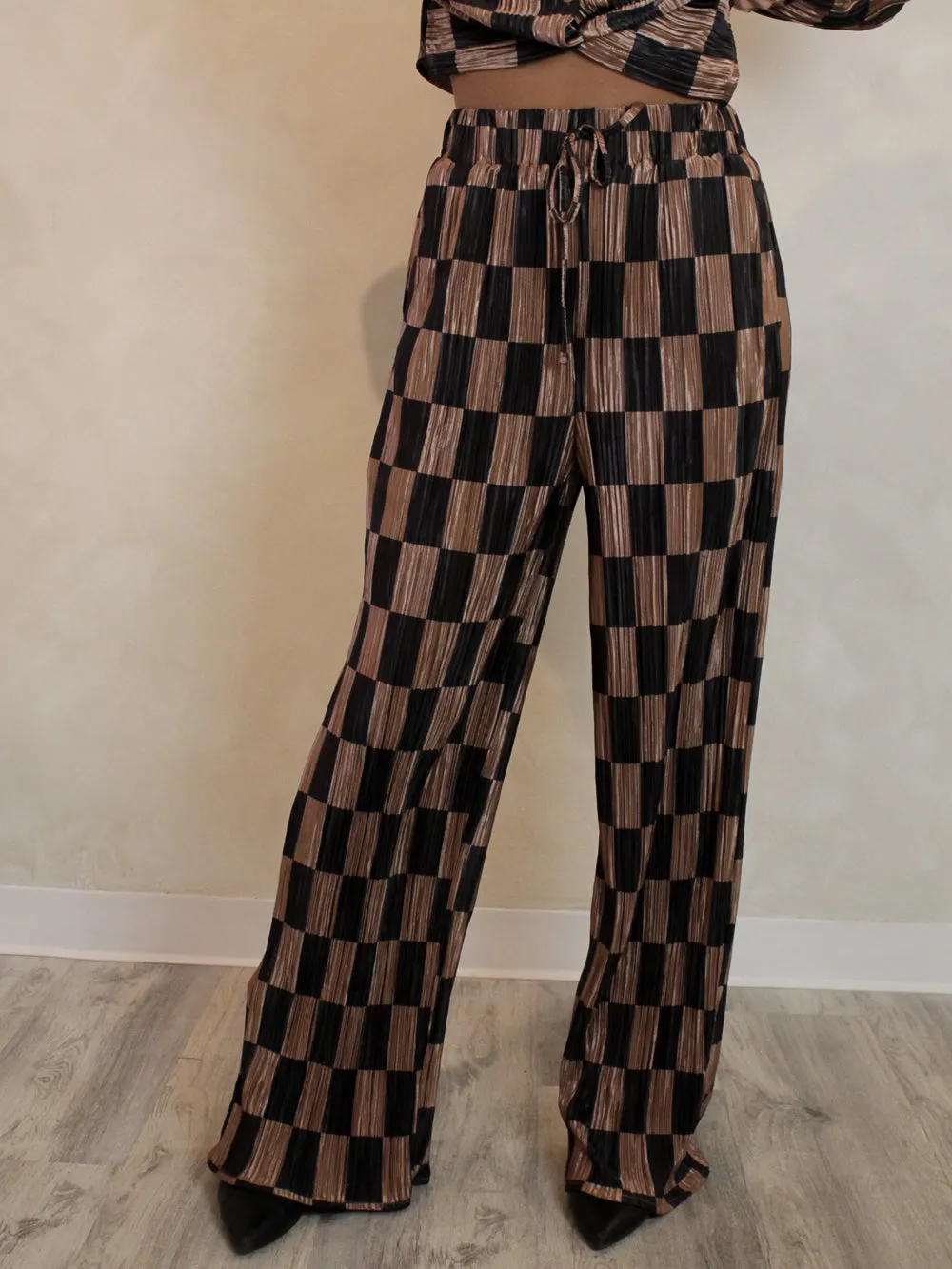 CHECKMATE PLISSE PANTS